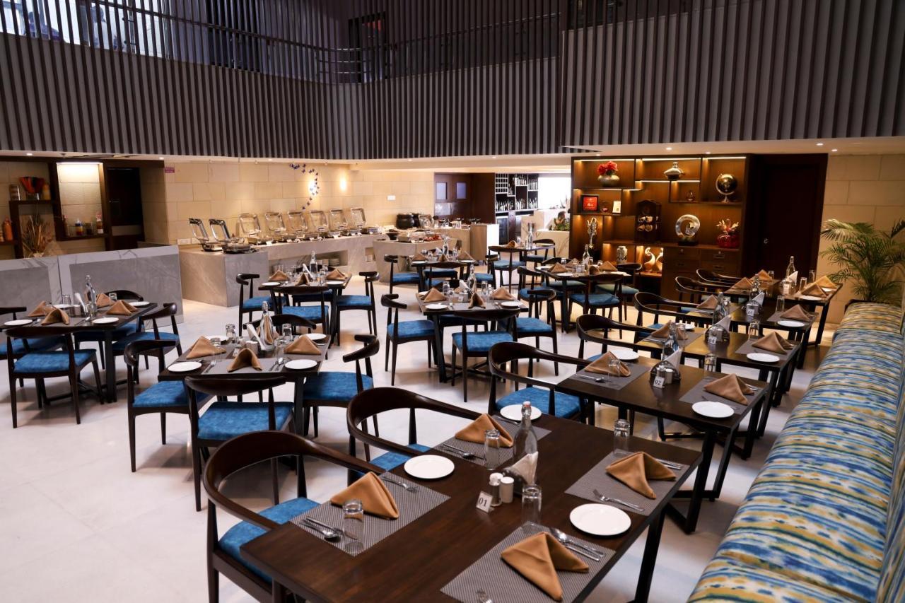 Royal Orchid Golden Suites Pune Eksteriør billede
