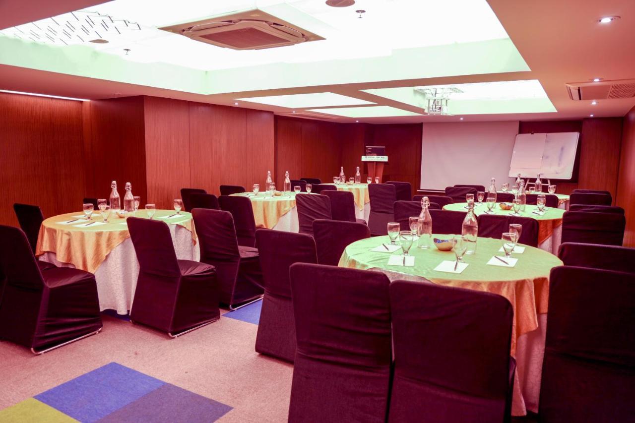 Royal Orchid Golden Suites Pune Eksteriør billede