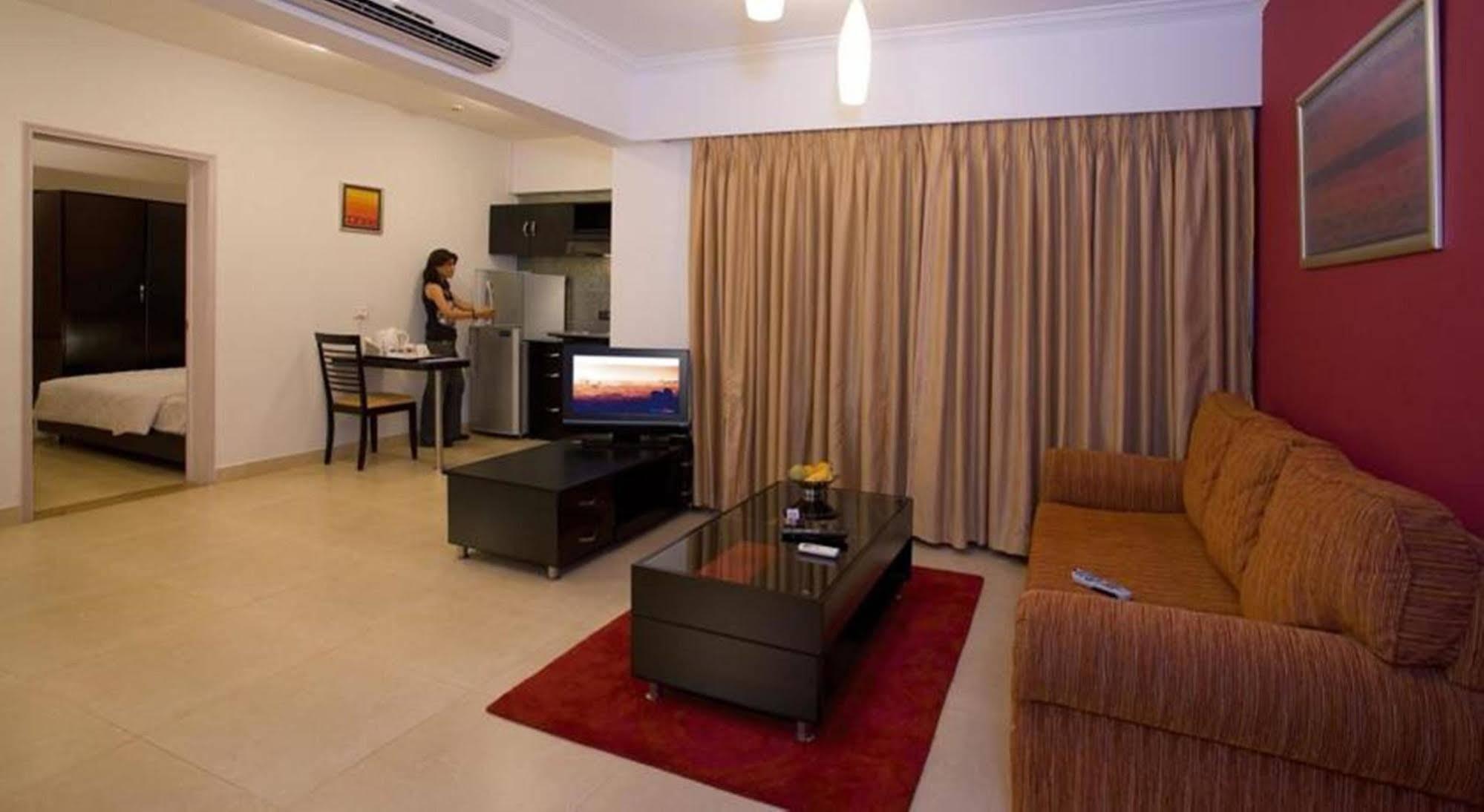 Royal Orchid Golden Suites Pune Eksteriør billede