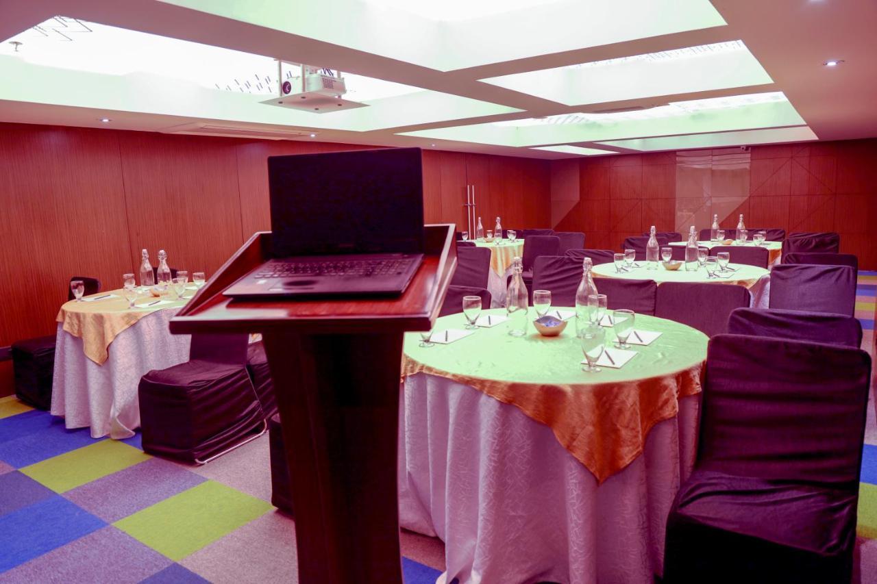 Royal Orchid Golden Suites Pune Eksteriør billede