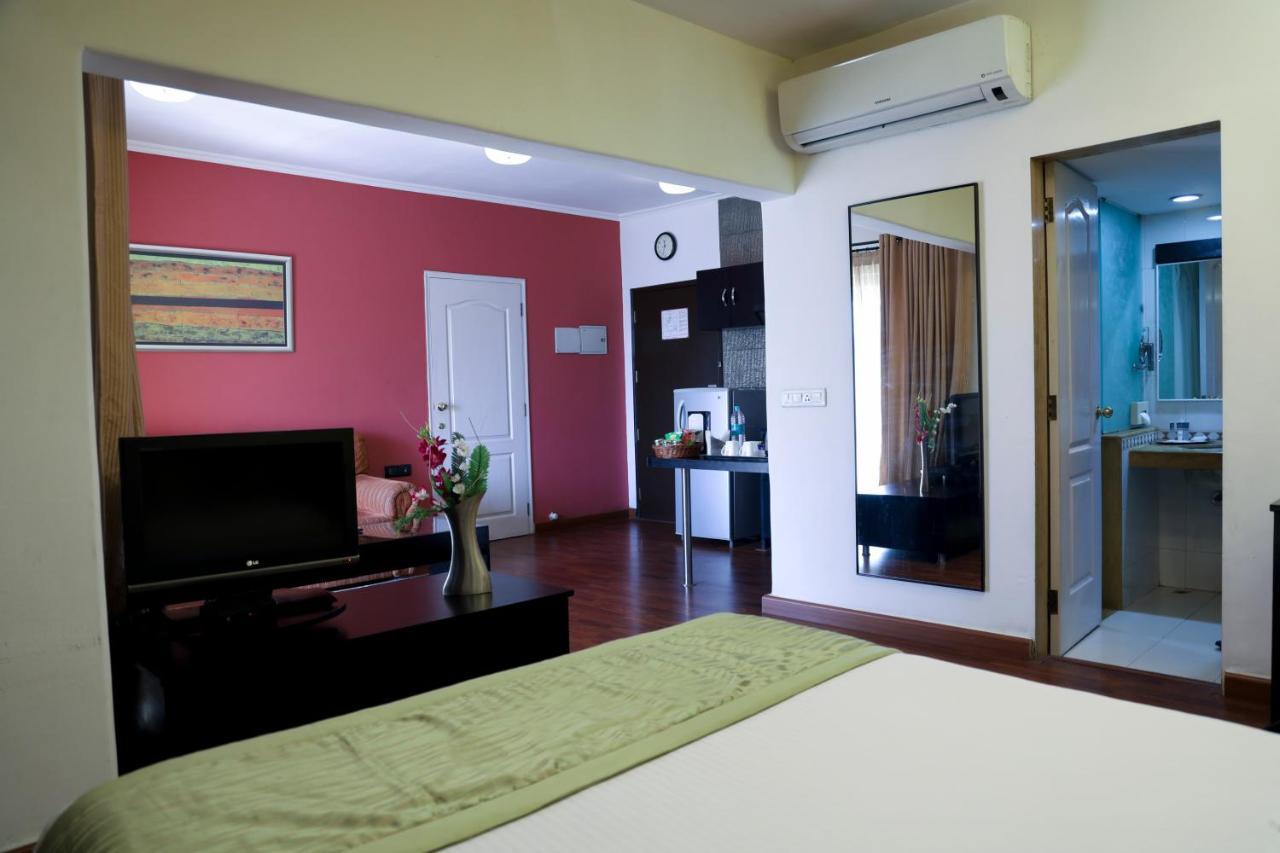 Royal Orchid Golden Suites Pune Eksteriør billede