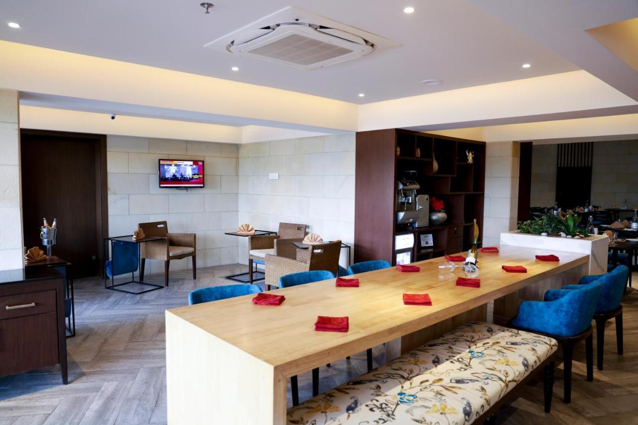 Royal Orchid Golden Suites Pune Eksteriør billede