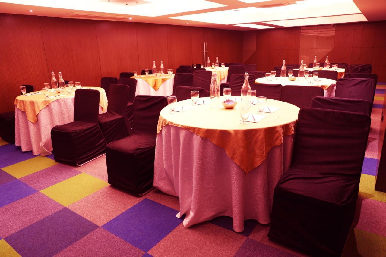Royal Orchid Golden Suites Pune Eksteriør billede