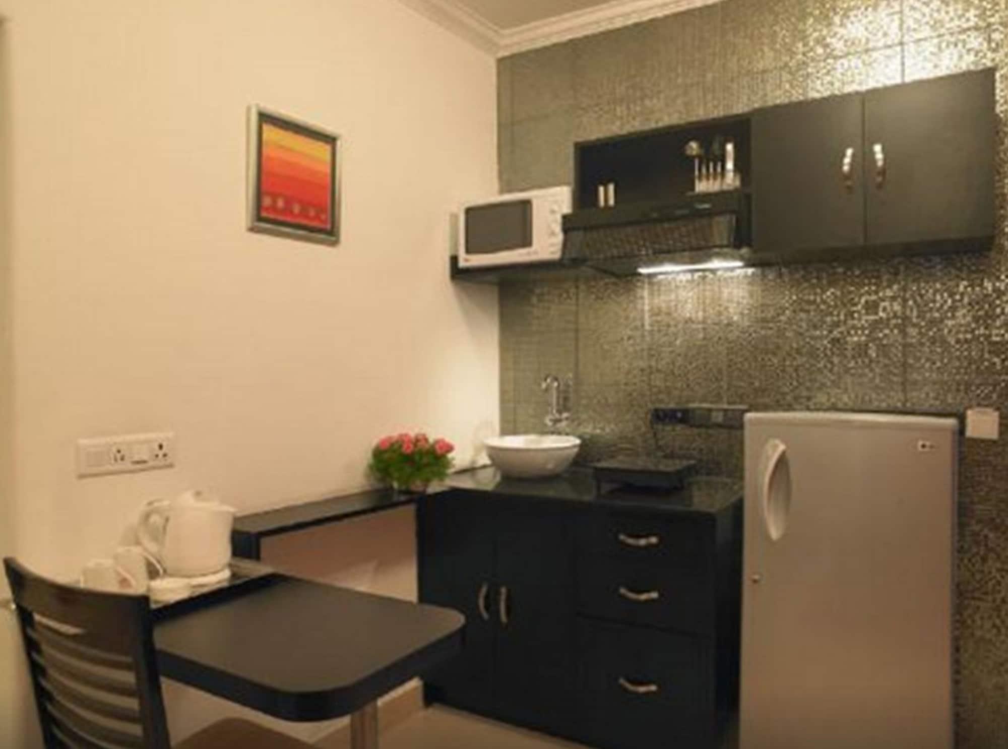 Royal Orchid Golden Suites Pune Værelse billede