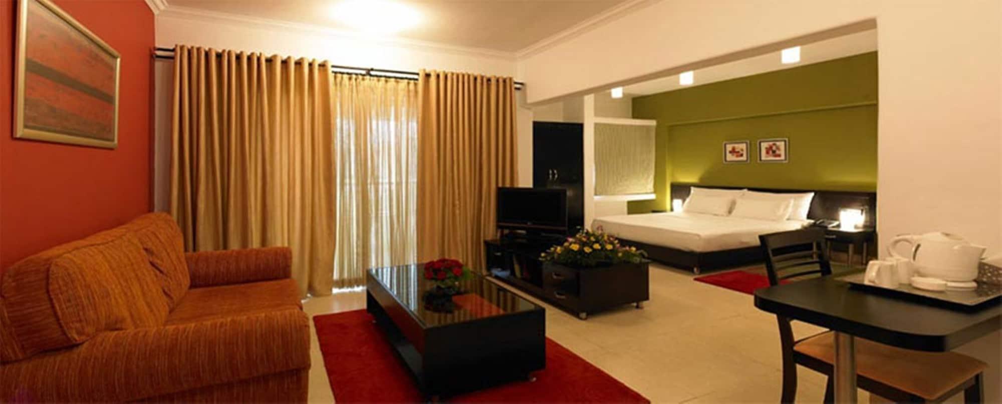 Royal Orchid Golden Suites Pune Eksteriør billede