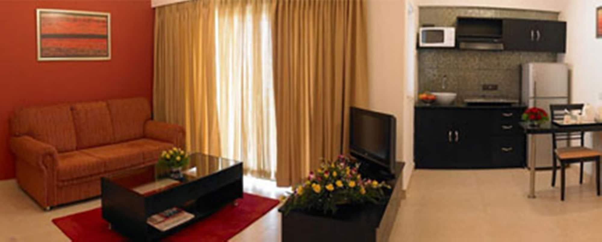 Royal Orchid Golden Suites Pune Eksteriør billede