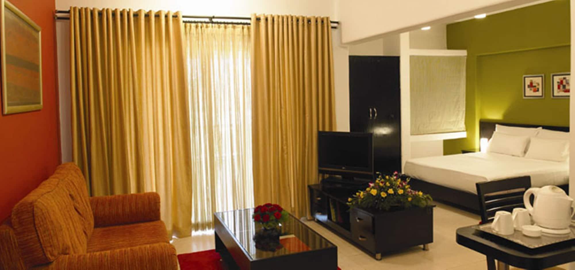 Royal Orchid Golden Suites Pune Eksteriør billede