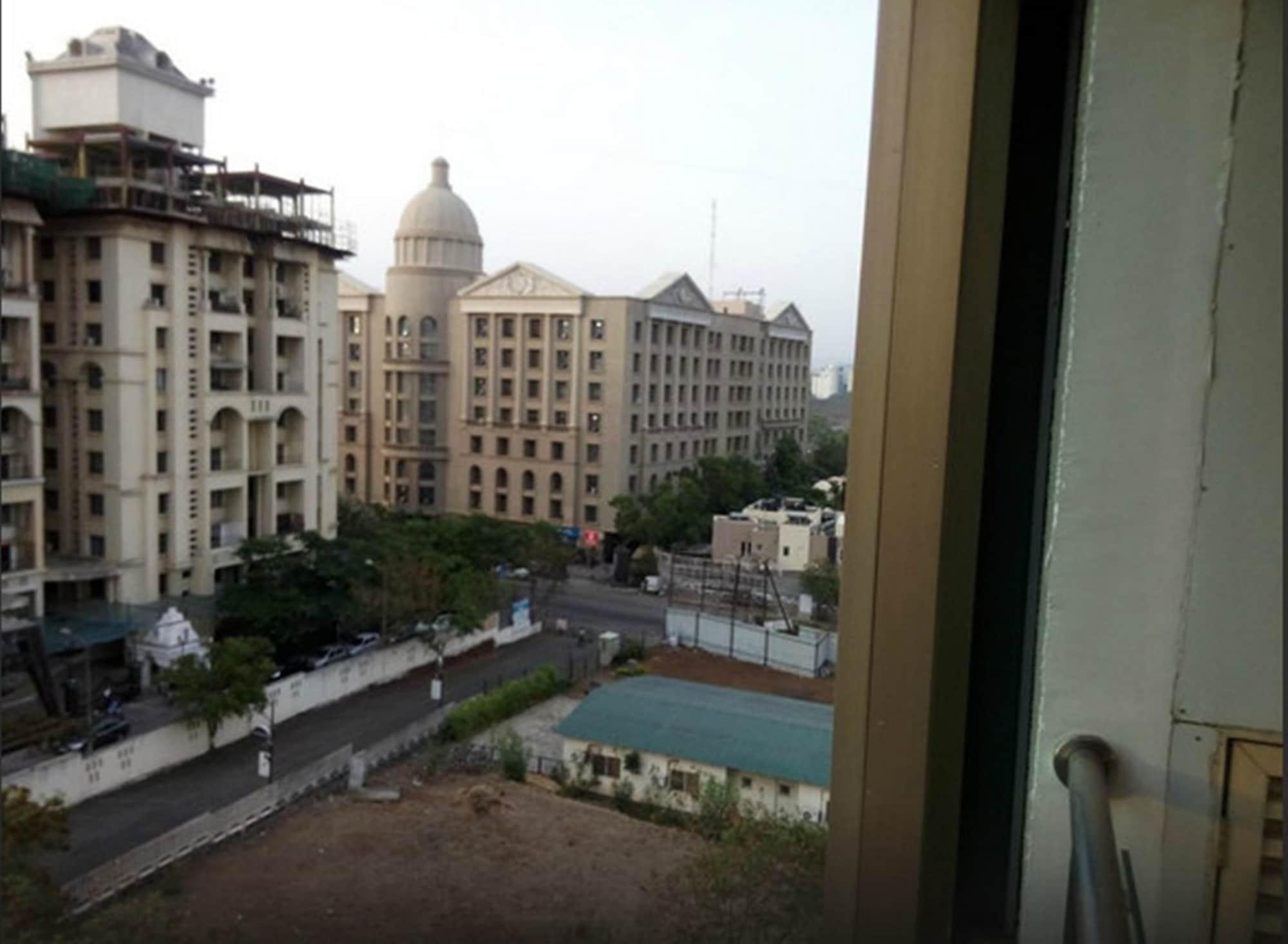 Royal Orchid Golden Suites Pune Eksteriør billede