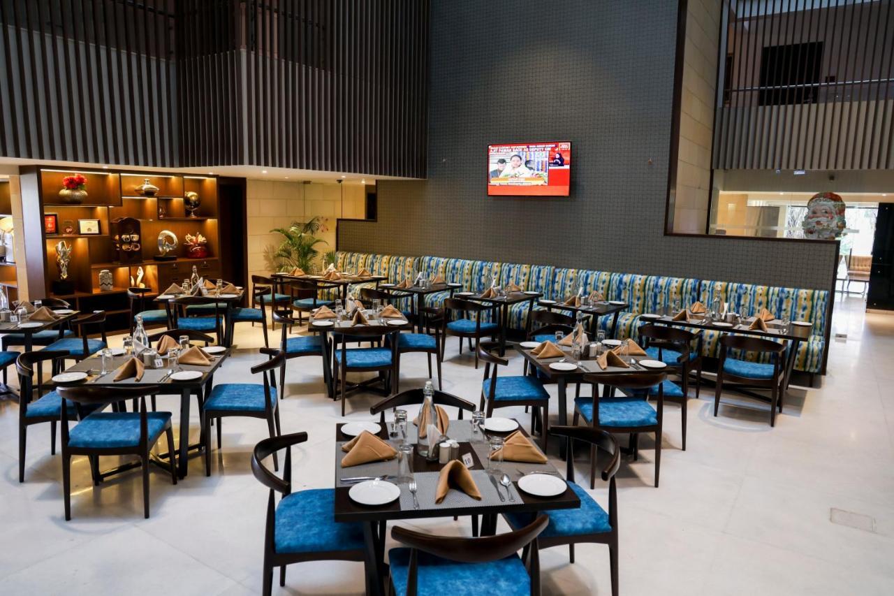 Royal Orchid Golden Suites Pune Eksteriør billede