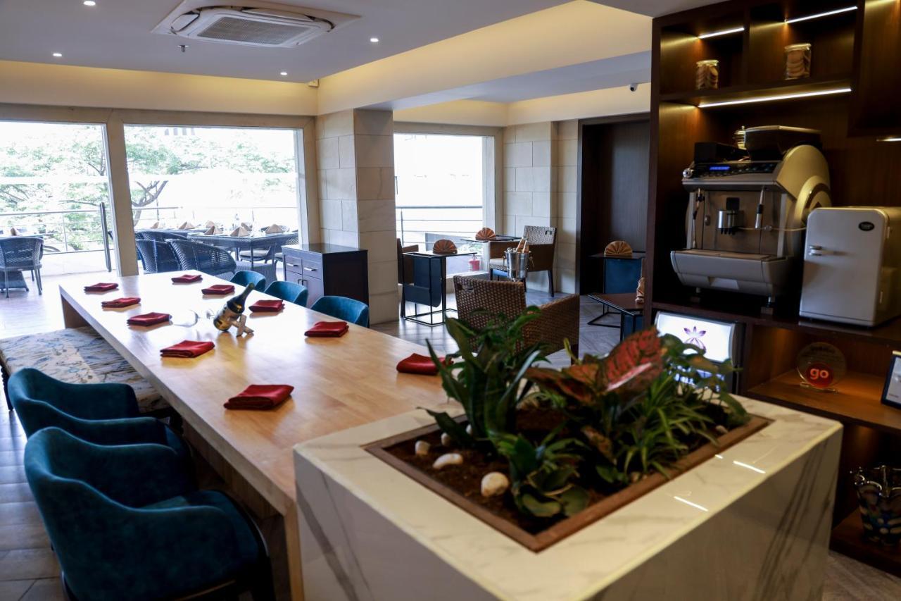 Royal Orchid Golden Suites Pune Eksteriør billede