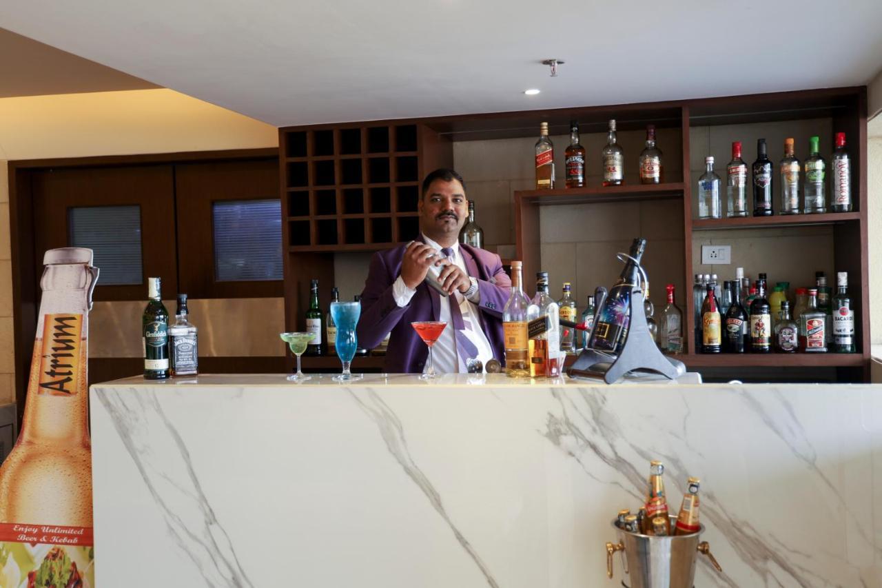 Royal Orchid Golden Suites Pune Eksteriør billede