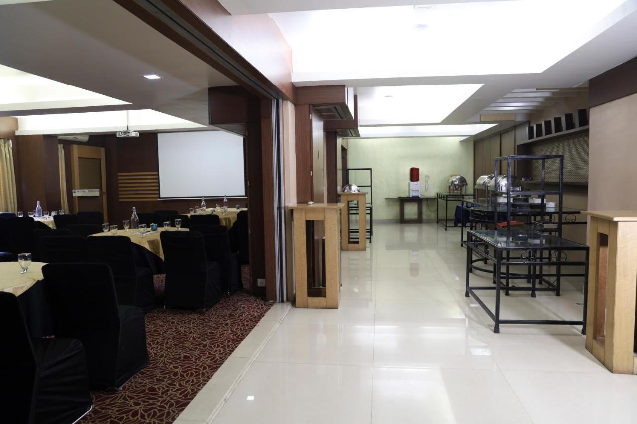 Royal Orchid Golden Suites Pune Eksteriør billede