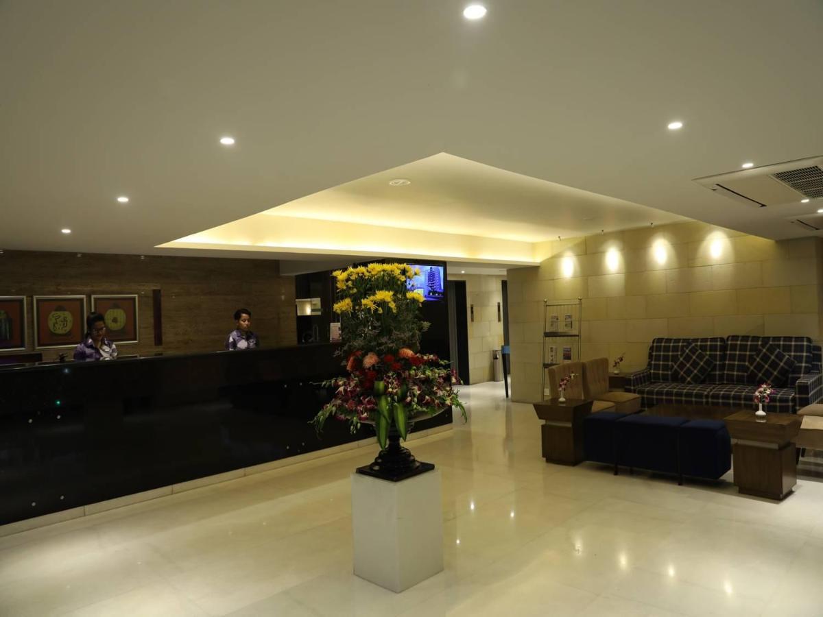 Royal Orchid Golden Suites Pune Eksteriør billede